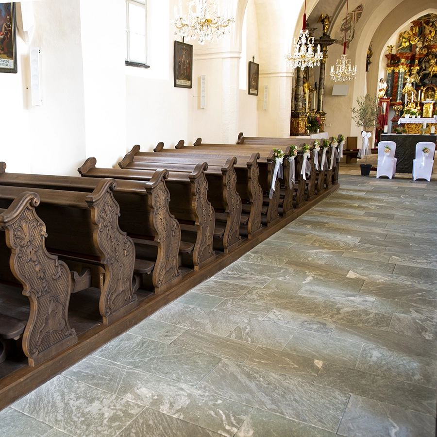 restauro banchi da chiesa