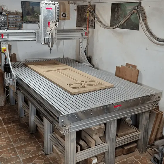 lavorazione cnc ad alta precisione di sculture e intagli in legno