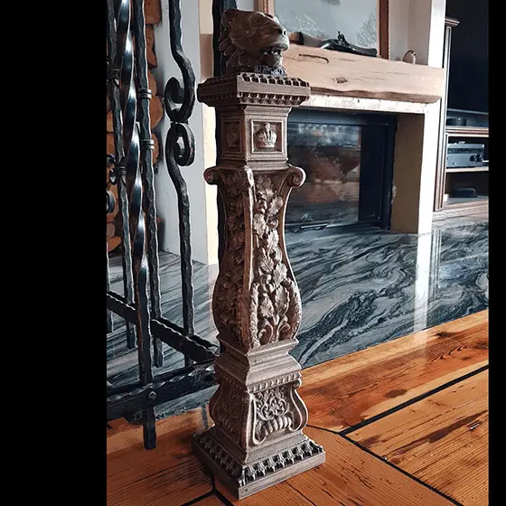 realizzazione e restauro per banchi da chiesa intagliati e arte sacra